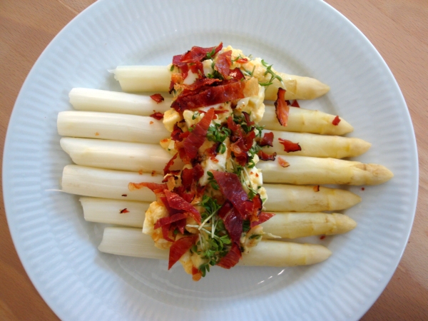 konvergens Kæreste skjule Hvide asparges med æggevinaigrette | Ellevild Madblog
